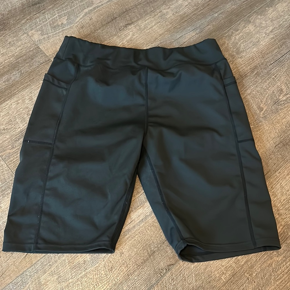 Plus size biker shorts with pockets